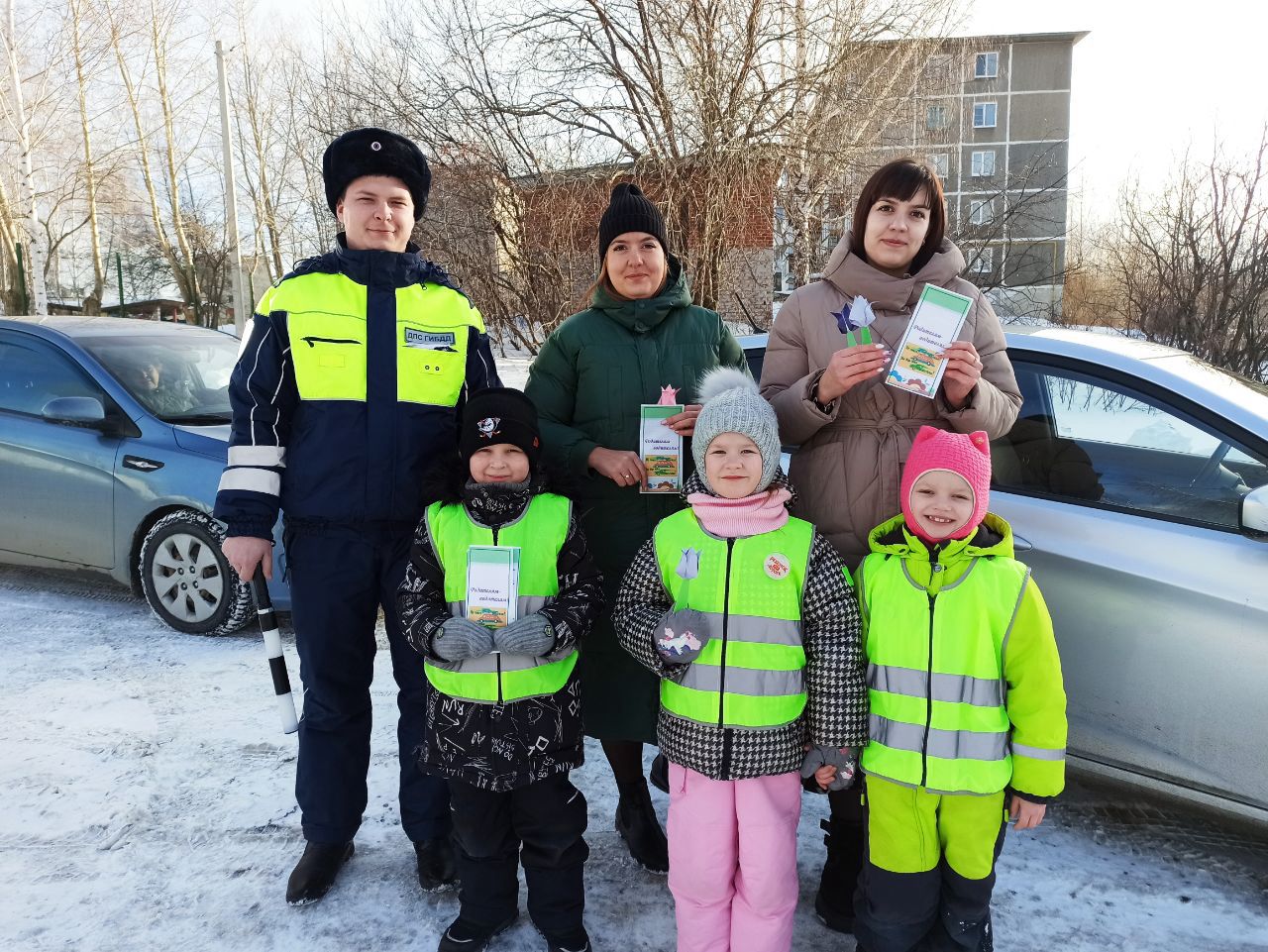 Сотрудники полиции  Кировграда присоединились к Всероссийской акции «8 марта – в каждый дом»